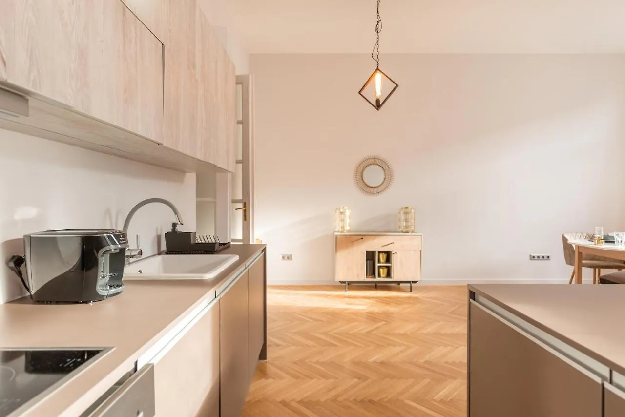 Apartament Space And Elegance In The Heart Of Budapeszt