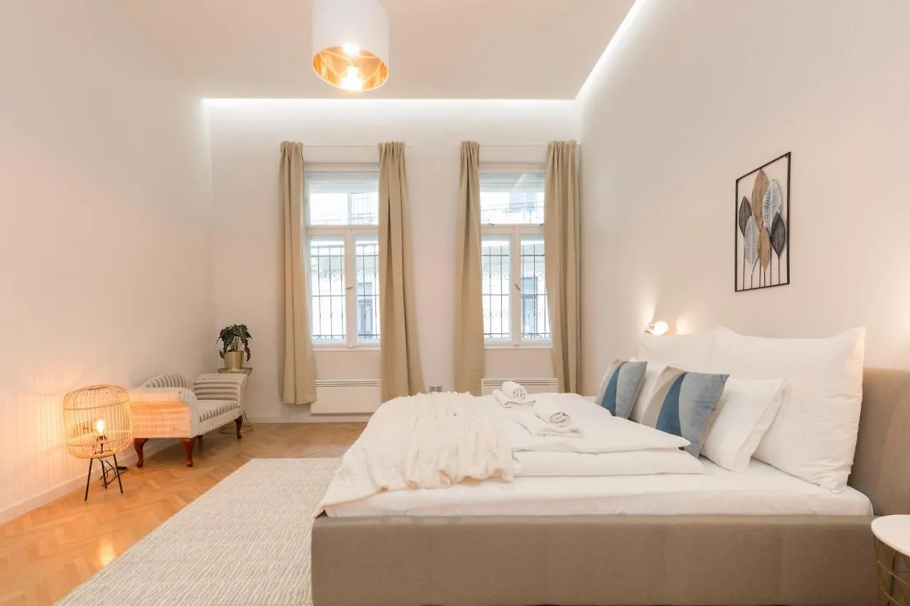 Apartament Space And Elegance In The Heart Of Budapeszt